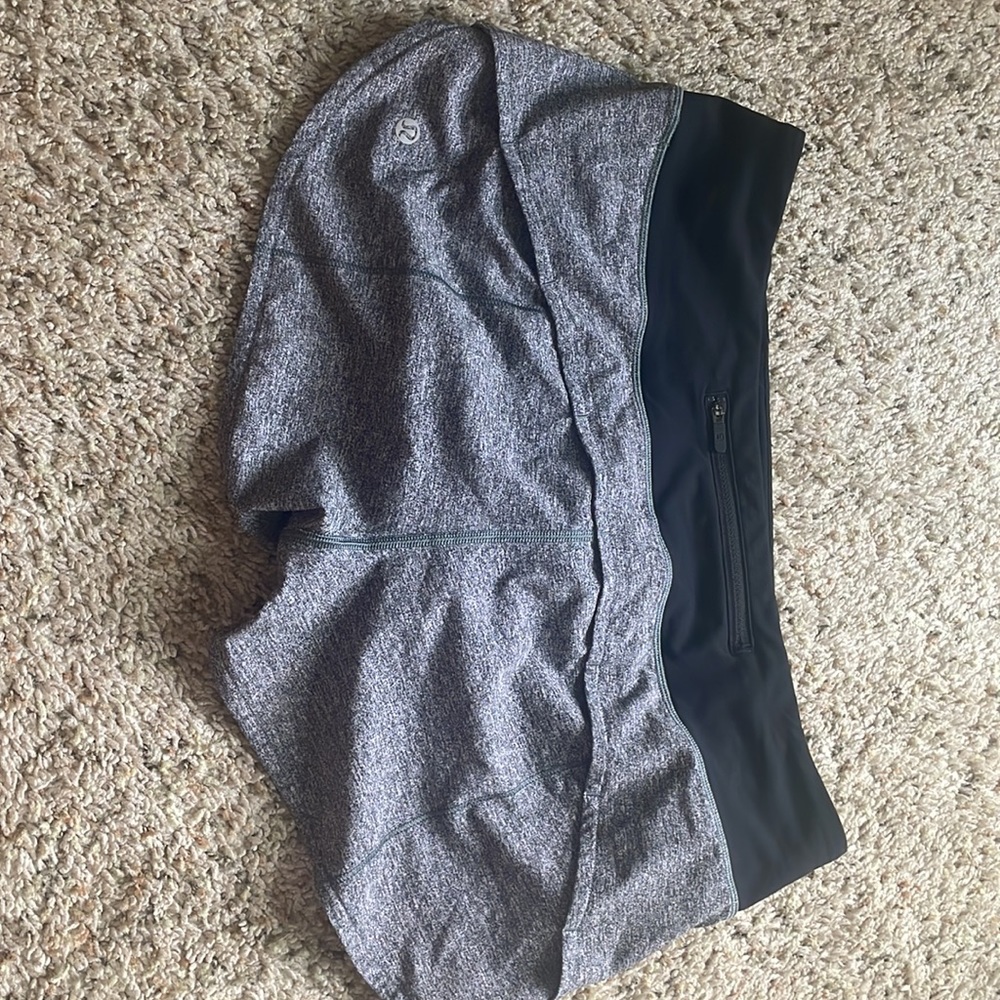 size 8 luluelemon low rise 2.5 speed up shorts.